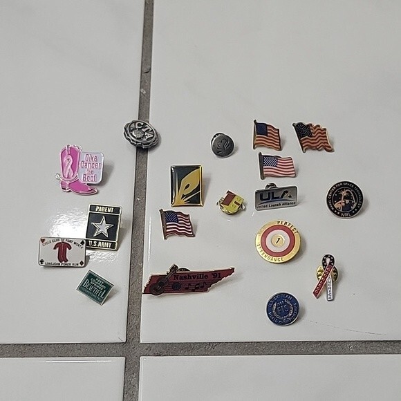 Set of Random metal pins - Picture 1 of 6